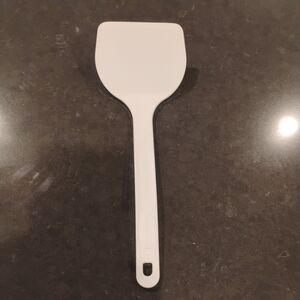 Rubbermaid 1972 Wide Spatula Turner Flipper White Hard Plastic w/ Lines